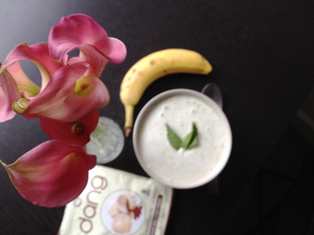 Mint Chocolate Chip Smoothie Bowl